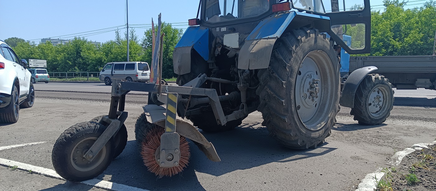 Услуги трактора с щеткой МТЗ в Владимирской области